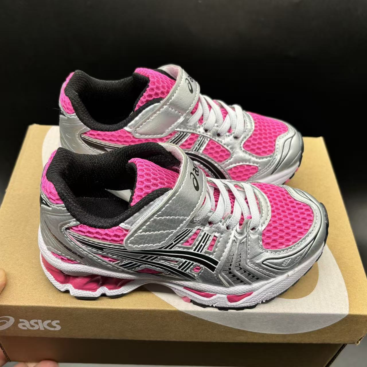 Children's shoes child